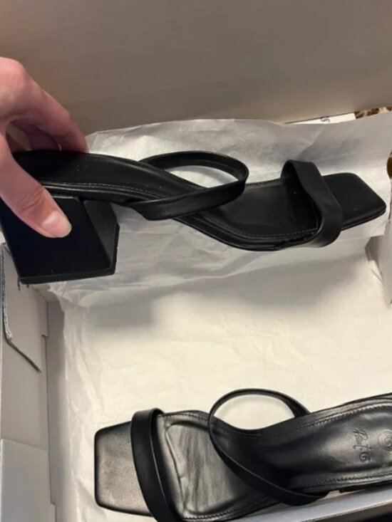 Sandals Deep Black 6.5 Like New - Picture 3 of 4